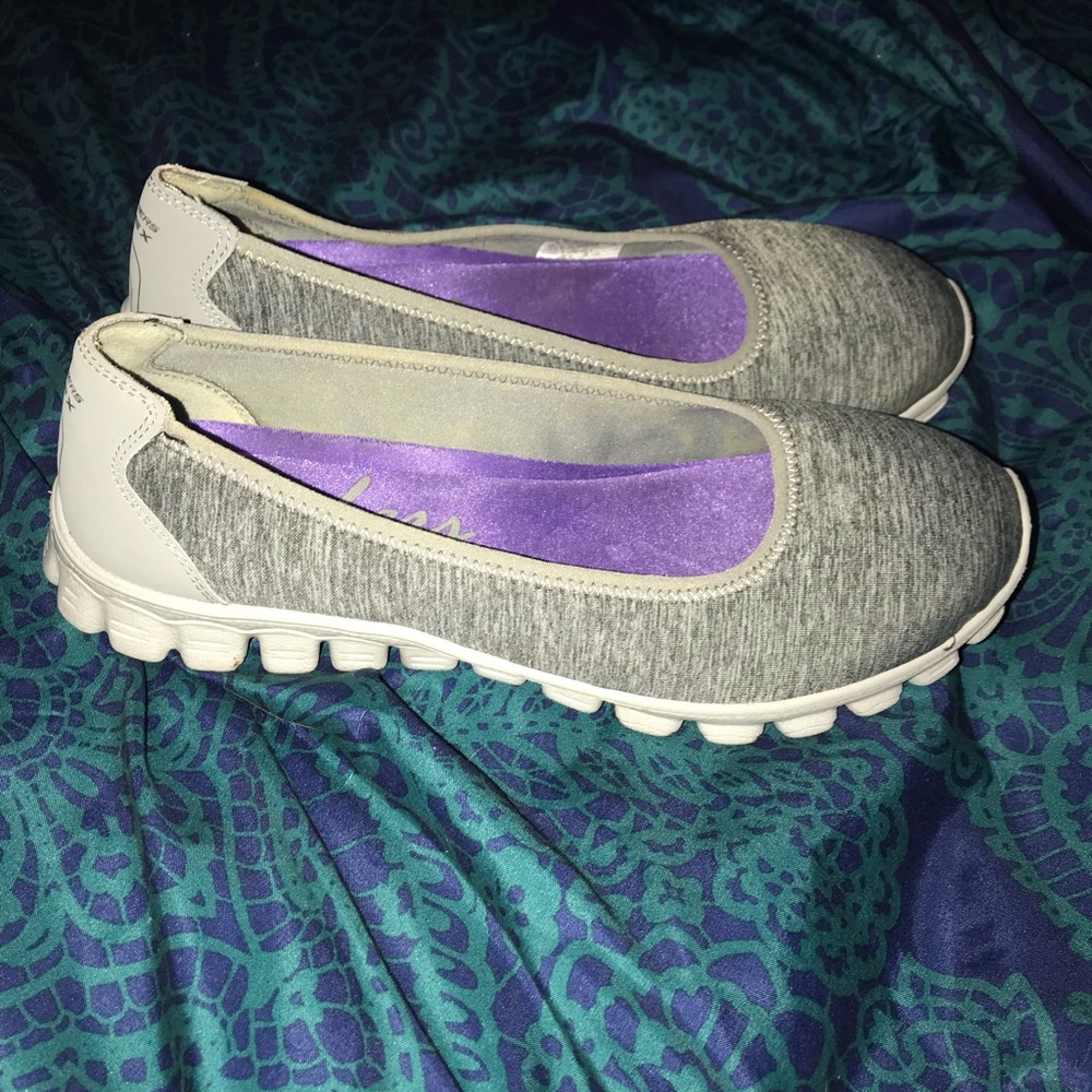 Skechers flex slip on’s
